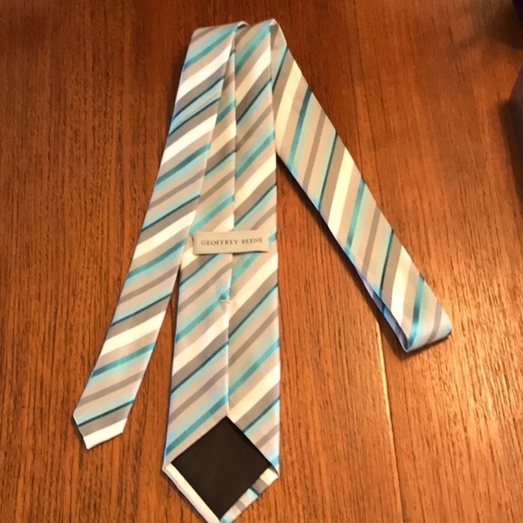 Geoffrey Beene Handmade Diagonal Striped Tie - Picture 7 of 11